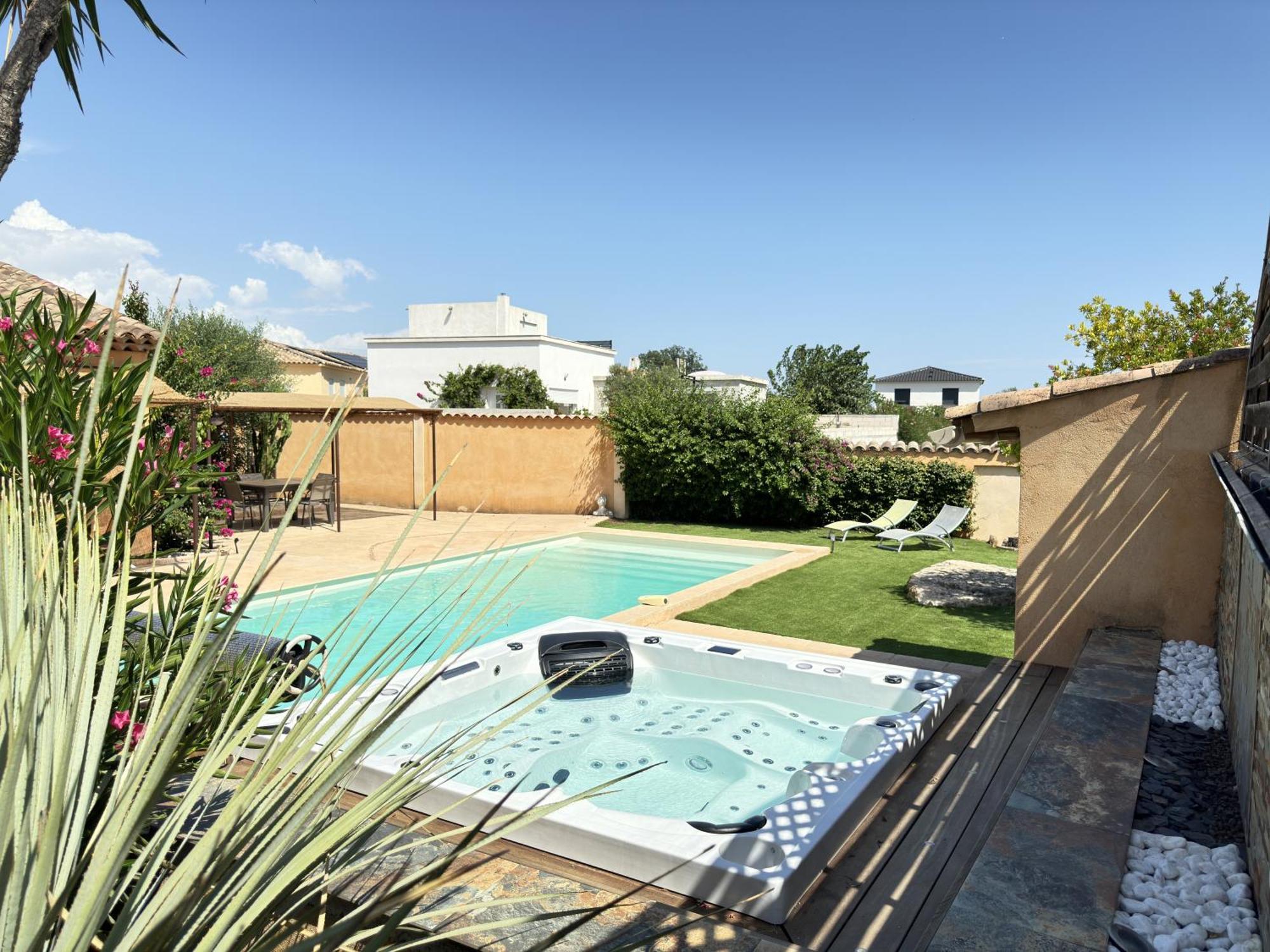 2 Hebergements - 10 Couchages - Parking, Piscine, Jacuzzi - Convivialite Roquebrune-sur Argens Exterior foto